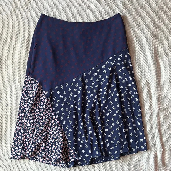 ๐ค Beautiful Talbots Pieced Floral Midi Skirt๐ค - Picture 3 of 9
